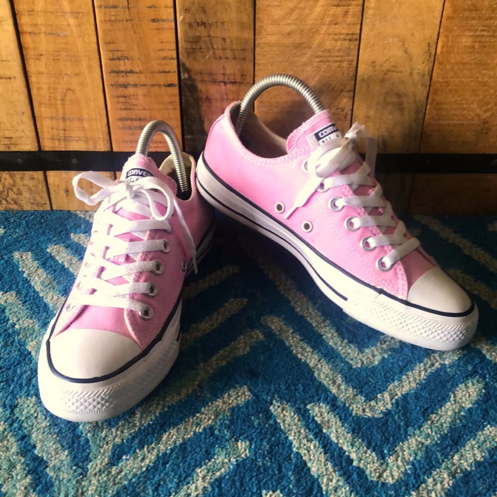 Pink Converse Size 7 women 5 men